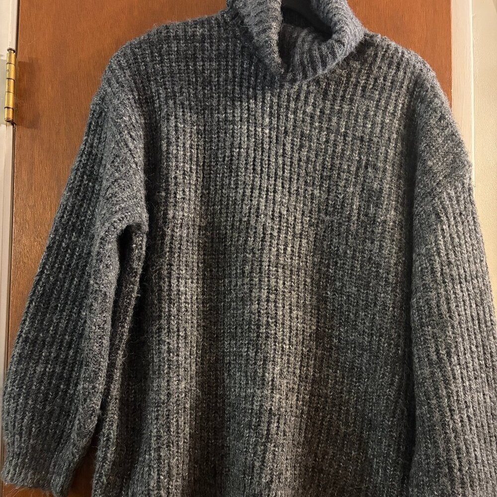 Old Navy women's tunic length sweater, grey, turtleneck, M